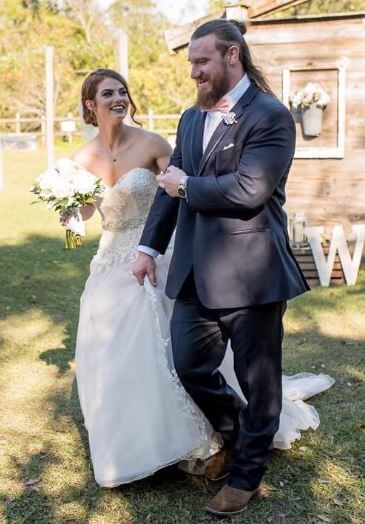 Terri Lee daughter Sara Lee with her husband Wesley Blake on their wedding.